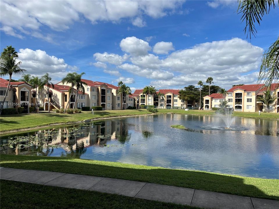 Active With Contract: $1,850 (1 beds, 1 baths, 700 Square Feet)