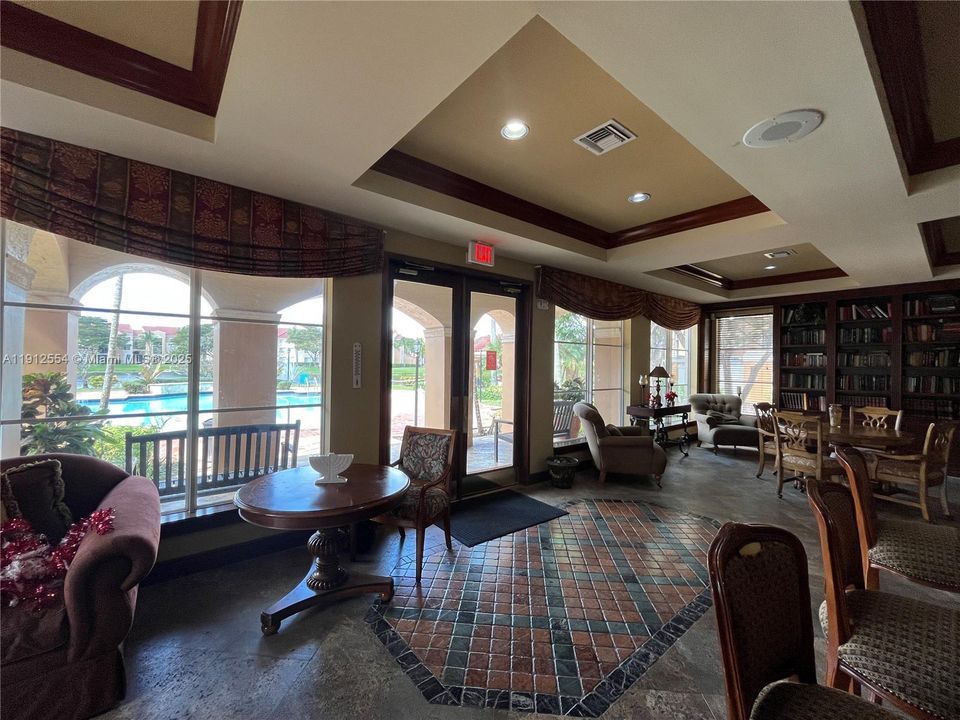 Active With Contract: $1,850 (1 beds, 1 baths, 700 Square Feet)