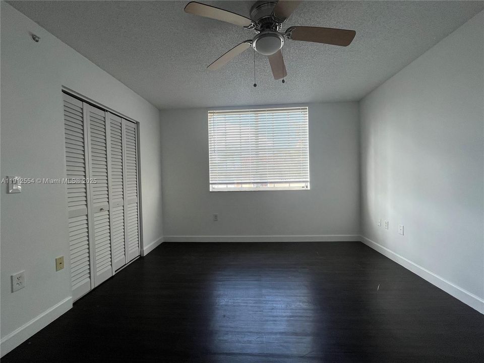 Active With Contract: $1,850 (1 beds, 1 baths, 700 Square Feet)