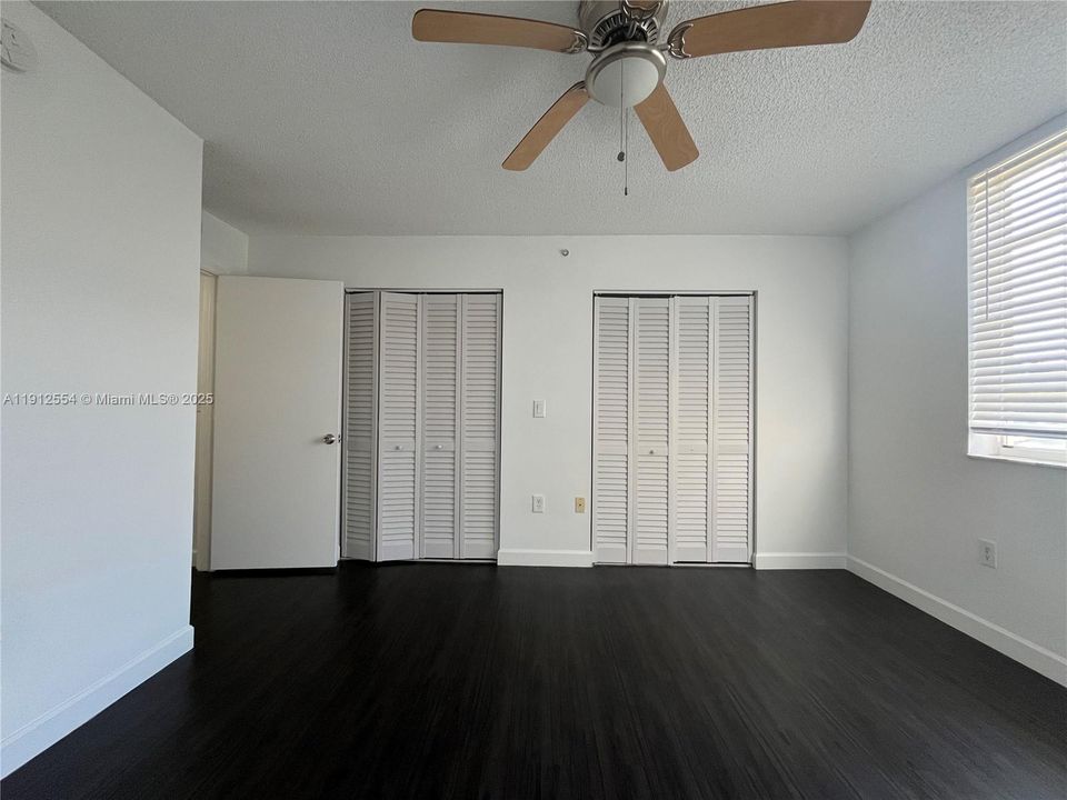 Active With Contract: $1,850 (1 beds, 1 baths, 700 Square Feet)
