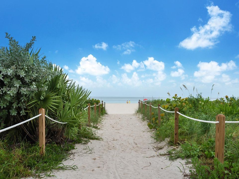 For Sale: $399,000 (1 beds, 1 baths, 410 Square Feet)