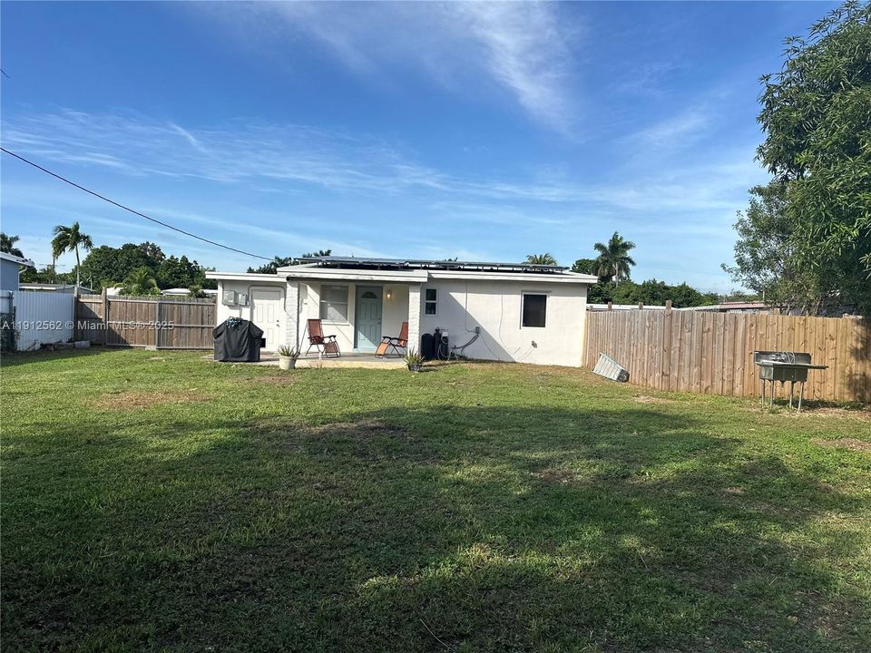 最近租的: $2,500 (2 贝兹, 1 浴室, 816 平方英尺)