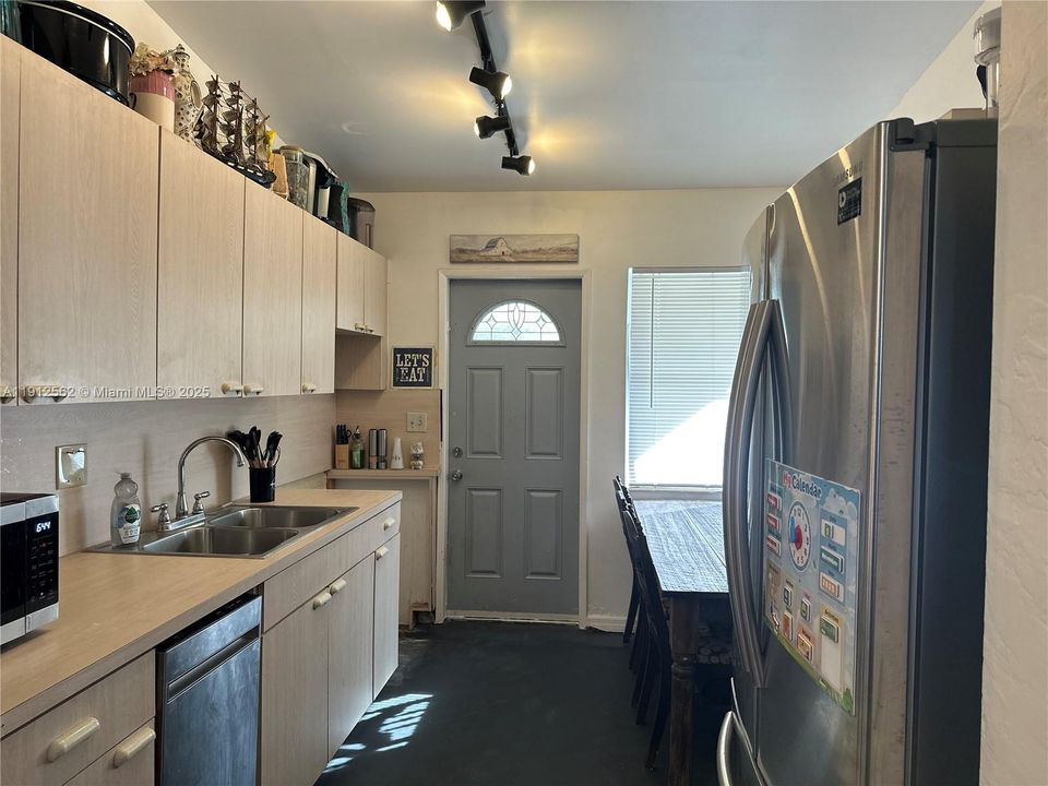 最近租的: $2,500 (2 贝兹, 1 浴室, 816 平方英尺)