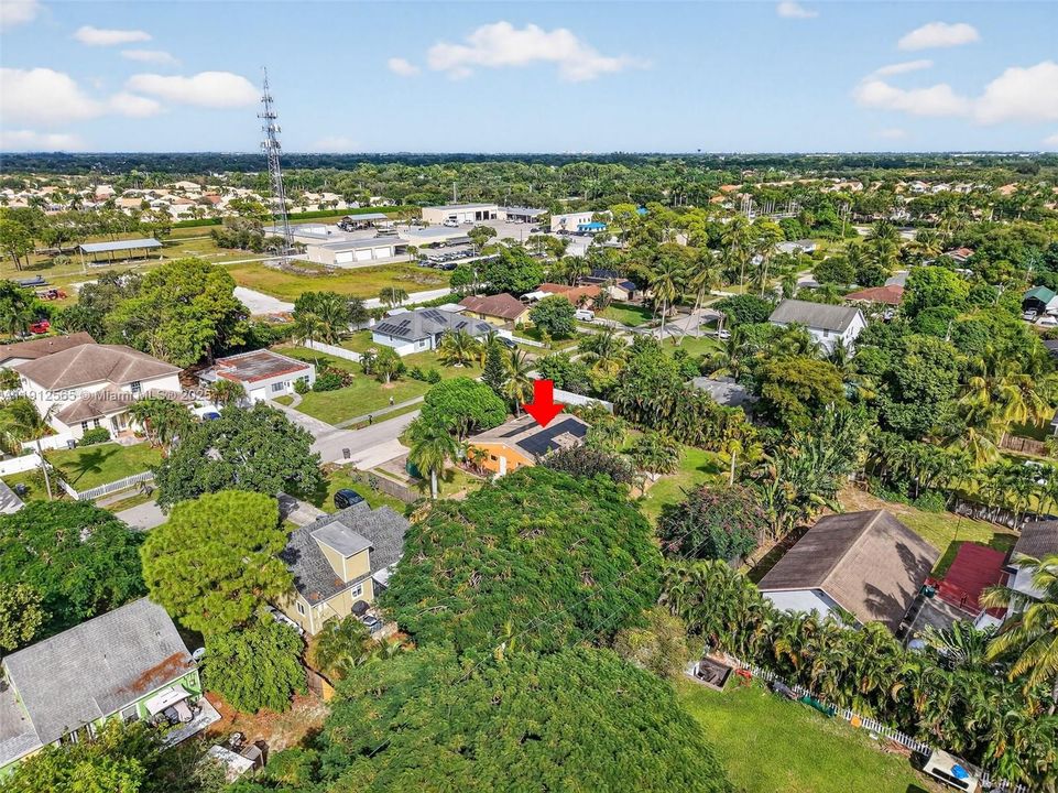 合同活跃: $365,000 (3 贝兹, 1 浴室, 1120 平方英尺)