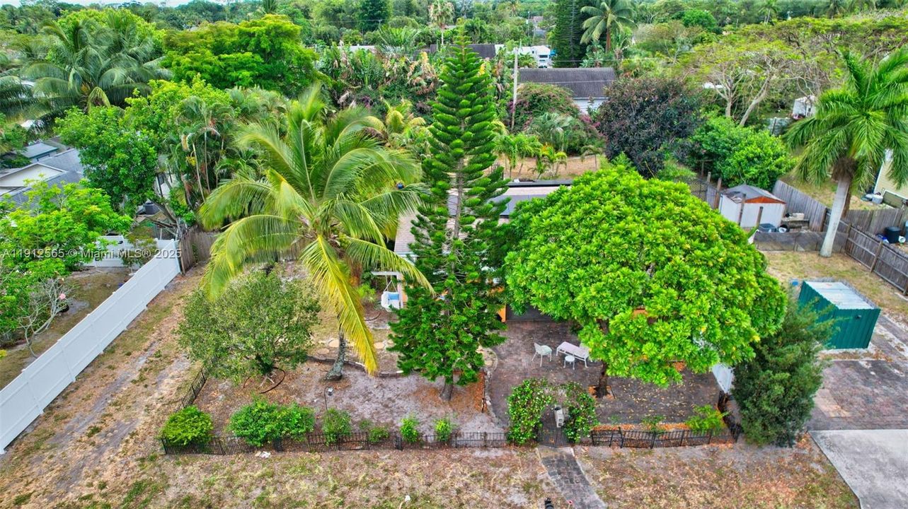 合同活跃: $365,000 (3 贝兹, 1 浴室, 1120 平方英尺)