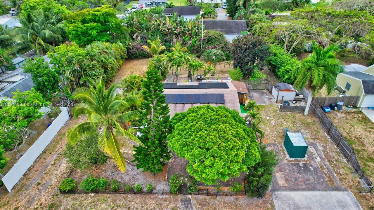 合同活跃: $365,000 (3 贝兹, 1 浴室, 1120 平方英尺)