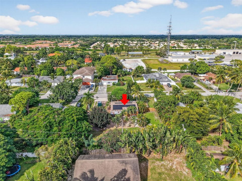 合同活跃: $365,000 (3 贝兹, 1 浴室, 1120 平方英尺)