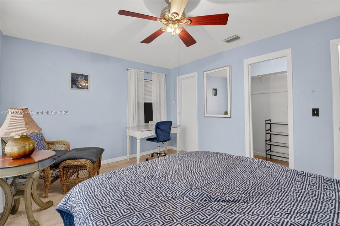 合同活跃: $365,000 (3 贝兹, 1 浴室, 1120 平方英尺)