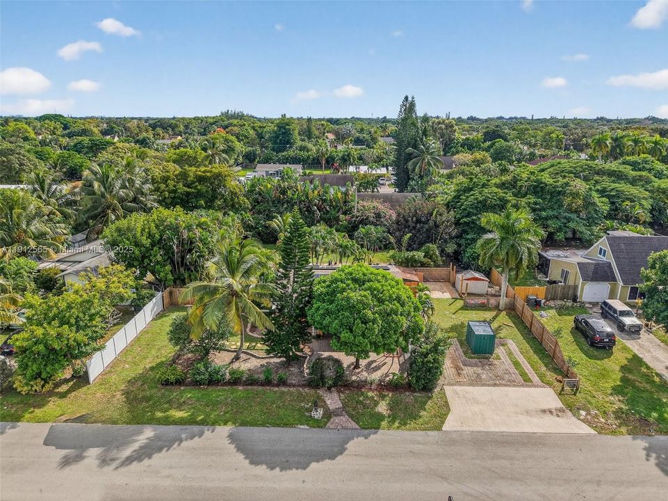 合同活跃: $365,000 (3 贝兹, 1 浴室, 1120 平方英尺)