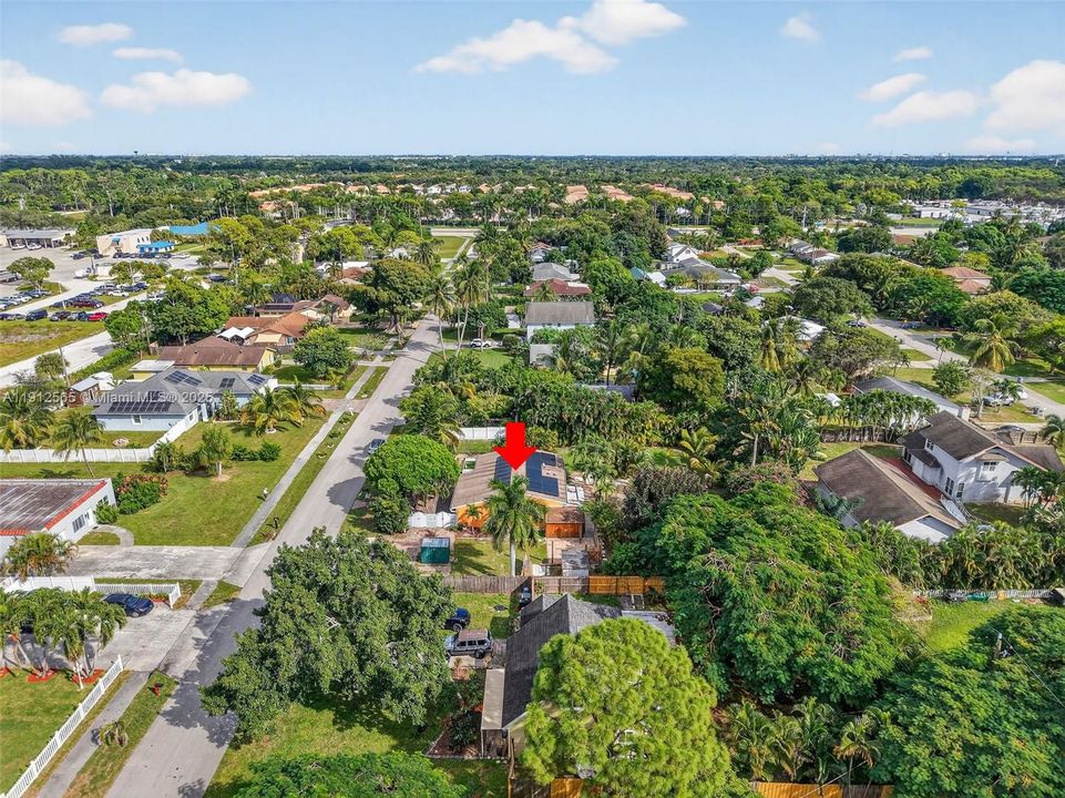 合同活跃: $365,000 (3 贝兹, 1 浴室, 1120 平方英尺)