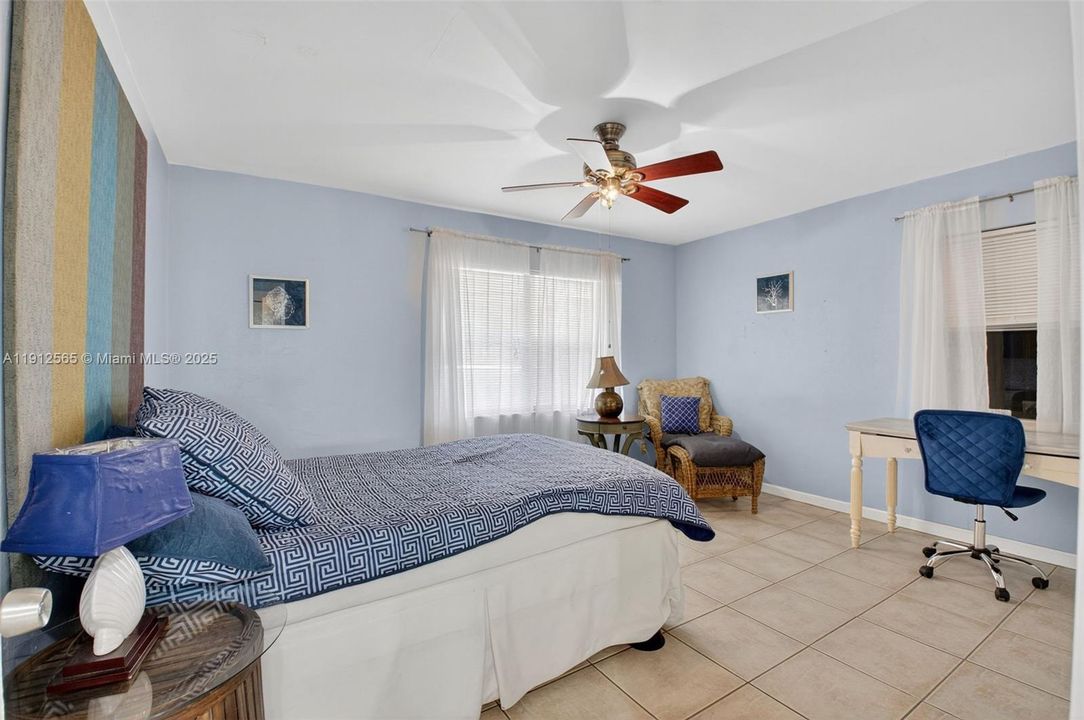 合同活跃: $365,000 (3 贝兹, 1 浴室, 1120 平方英尺)