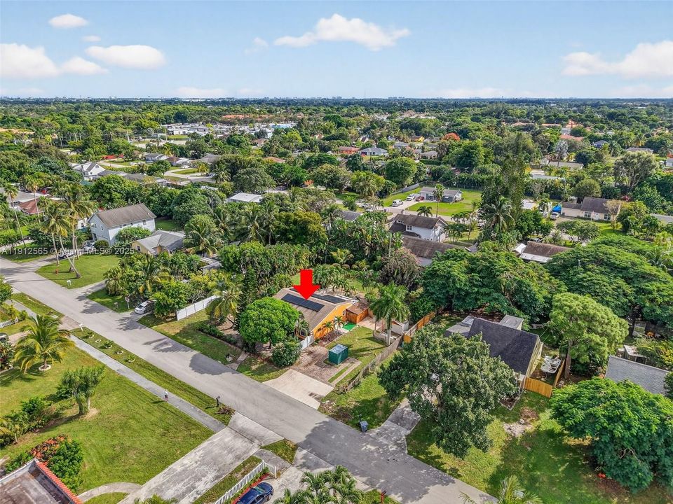 合同活跃: $365,000 (3 贝兹, 1 浴室, 1120 平方英尺)