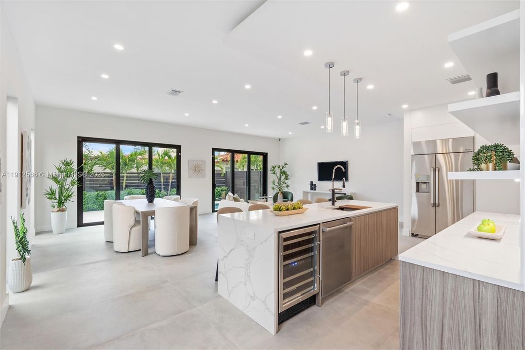 На продажу: $1,785,000 (3 спален, 3 ванн, 2526 Квадратных фут)