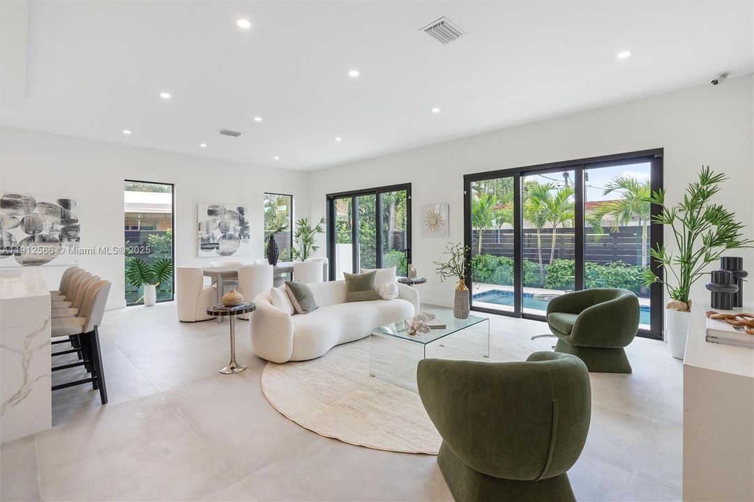 На продажу: $1,785,000 (3 спален, 3 ванн, 2526 Квадратных фут)