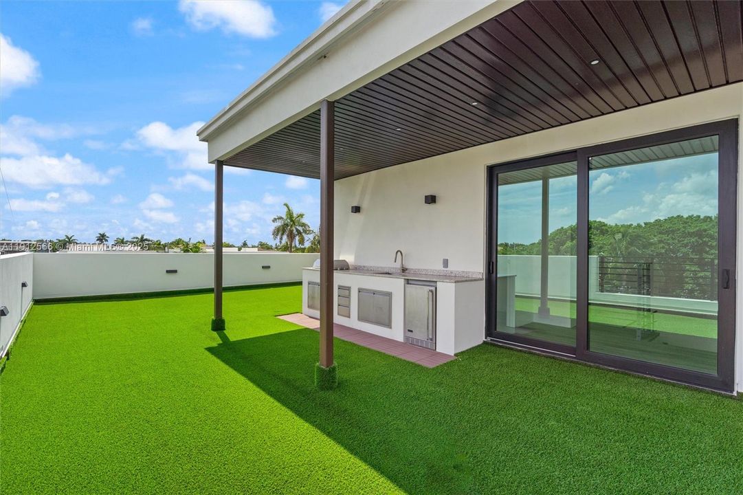 На продажу: $1,785,000 (3 спален, 3 ванн, 2526 Квадратных фут)