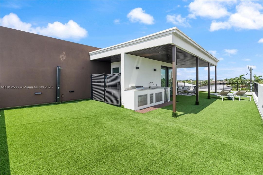 На продажу: $1,785,000 (3 спален, 3 ванн, 2526 Квадратных фут)