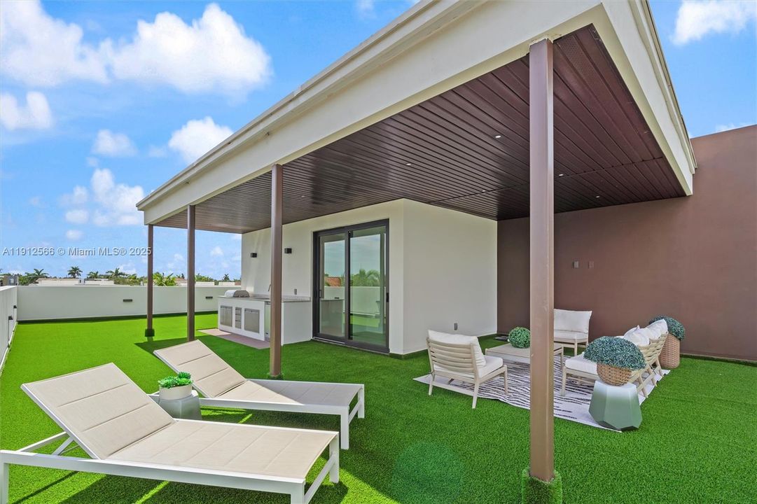 На продажу: $1,785,000 (3 спален, 3 ванн, 2526 Квадратных фут)