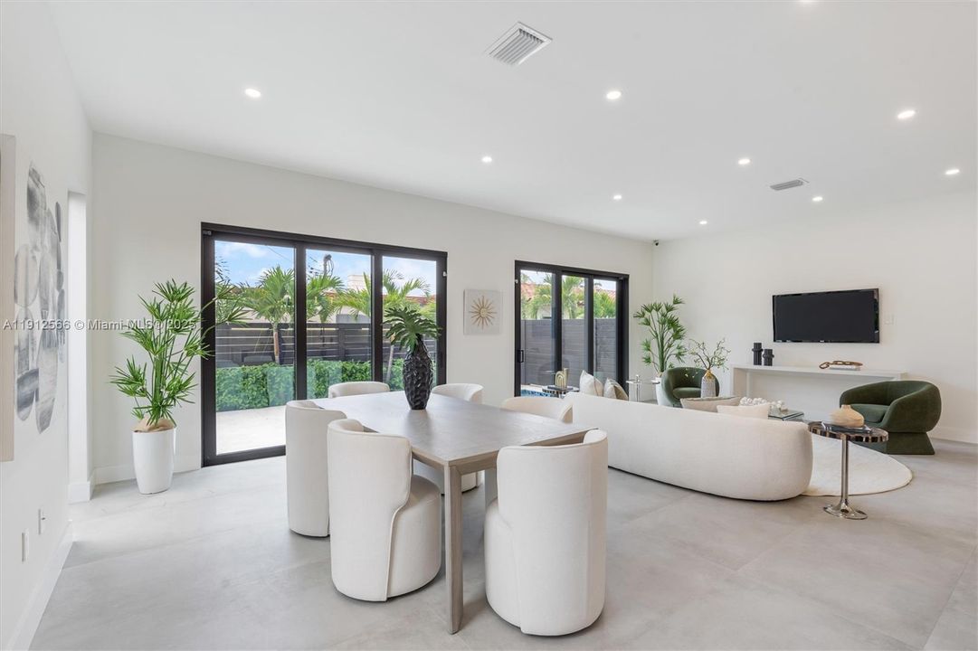 На продажу: $1,785,000 (3 спален, 3 ванн, 2526 Квадратных фут)