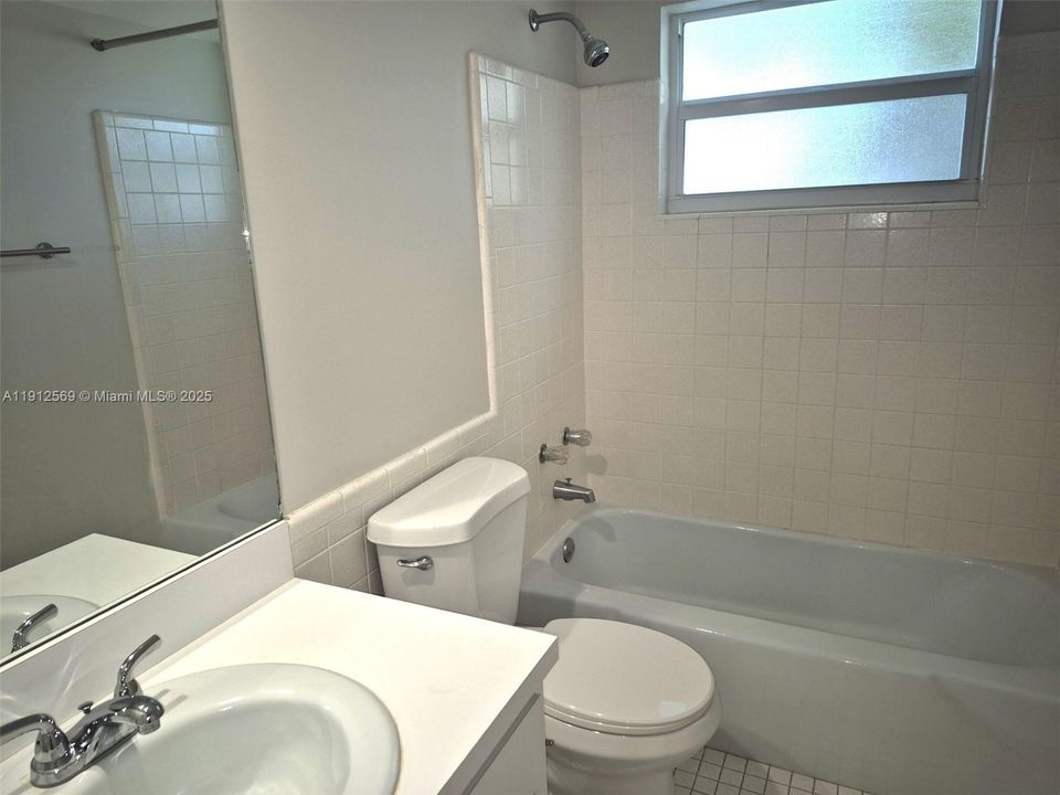 Active With Contract: $2,700 (2 beds, 2 baths, 1279 Square Feet)