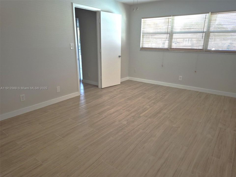 Active With Contract: $2,700 (2 beds, 2 baths, 1279 Square Feet)
