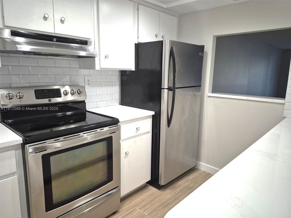 Active With Contract: $2,700 (2 beds, 2 baths, 1279 Square Feet)