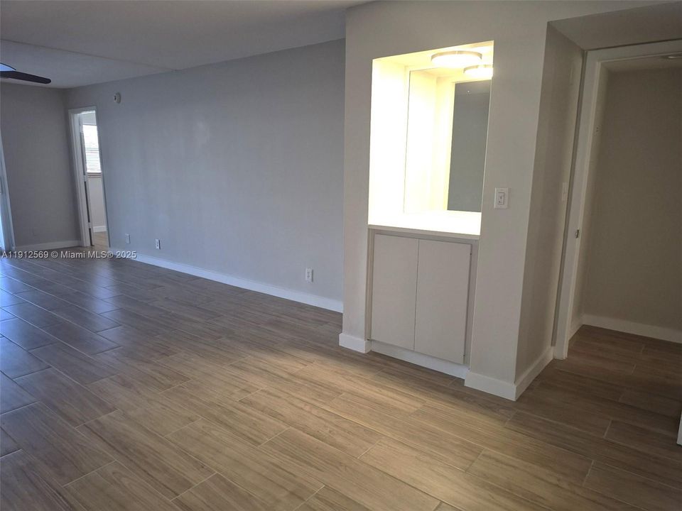 Active With Contract: $2,700 (2 beds, 2 baths, 1279 Square Feet)