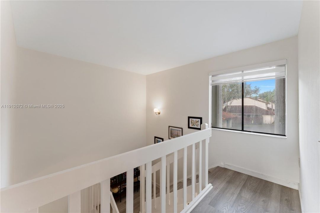 Под контрактом: $375,000 (2 спален, 2 ванн, 1290 Квадратных фут)