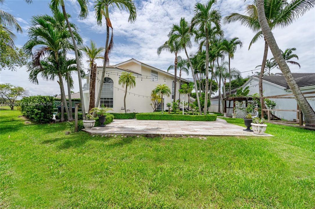 For Rent: $6,590 (4 beds, 2 baths, 2675 Square Feet)