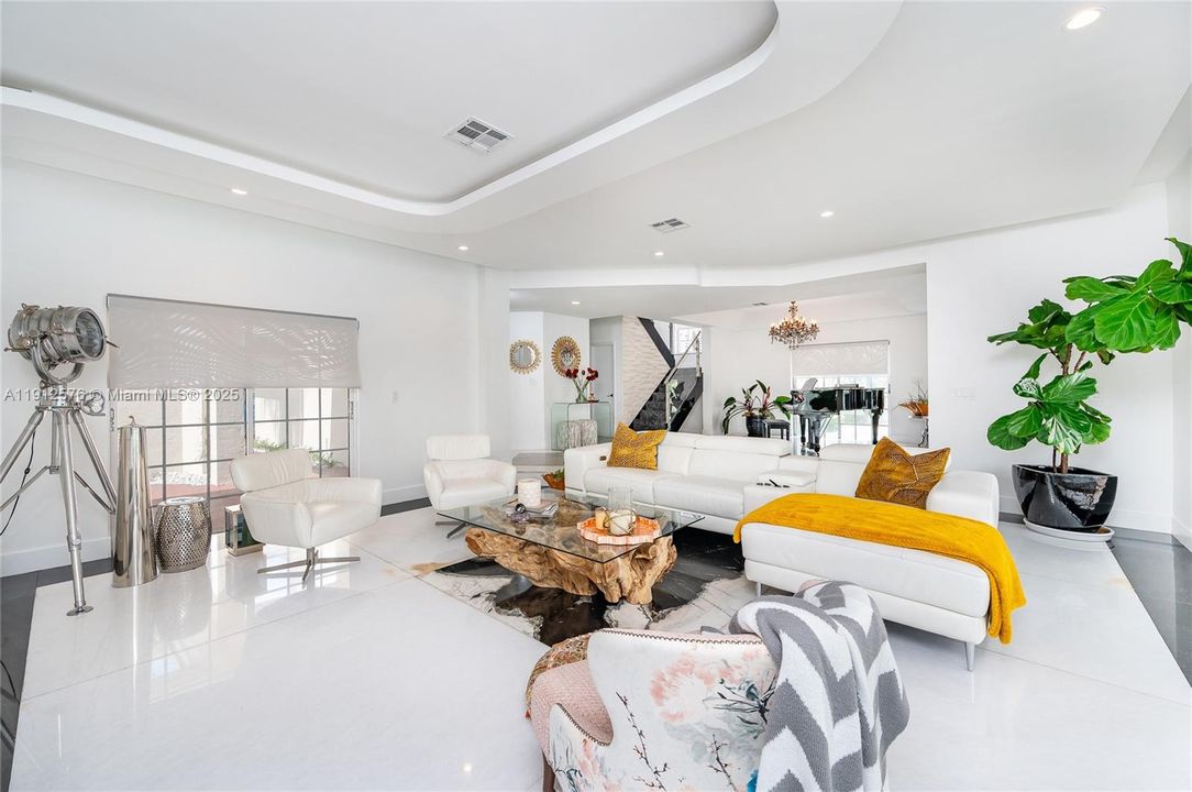 For Rent: $6,590 (4 beds, 2 baths, 2675 Square Feet)