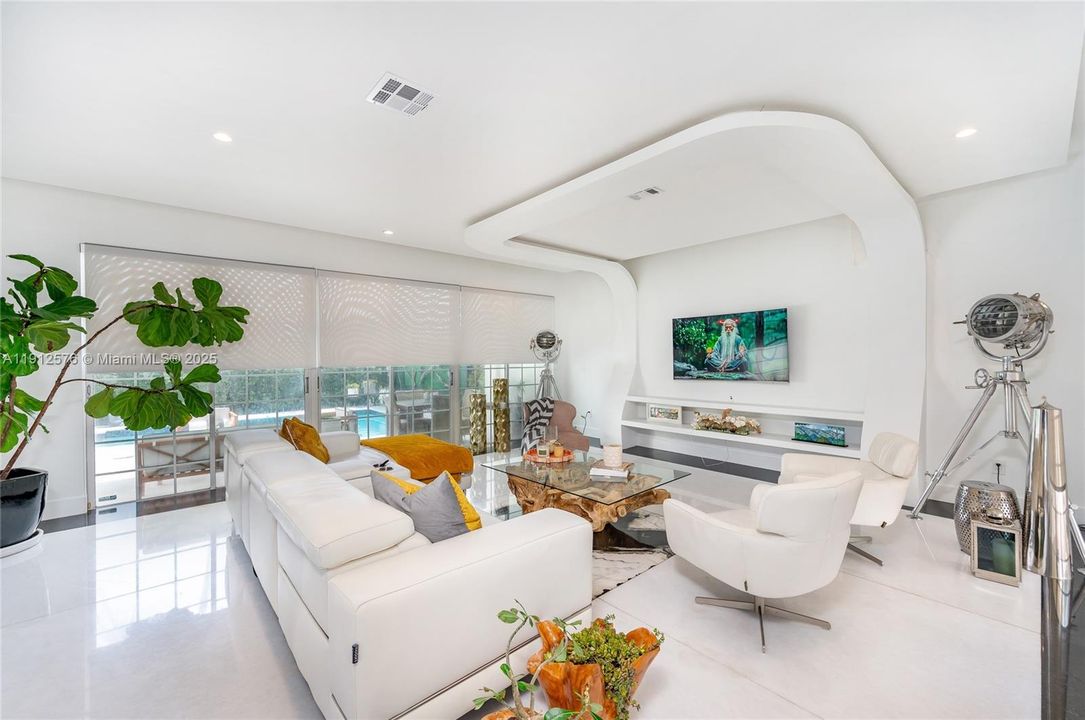 For Rent: $6,590 (4 beds, 2 baths, 2675 Square Feet)