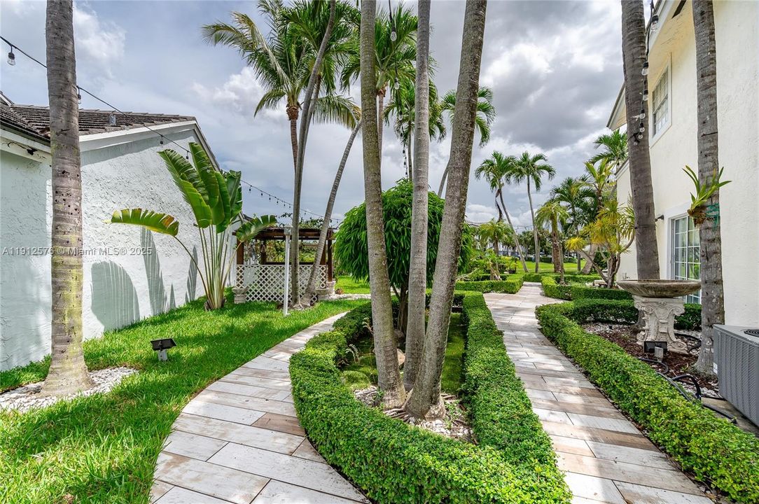 For Rent: $6,590 (4 beds, 2 baths, 2675 Square Feet)