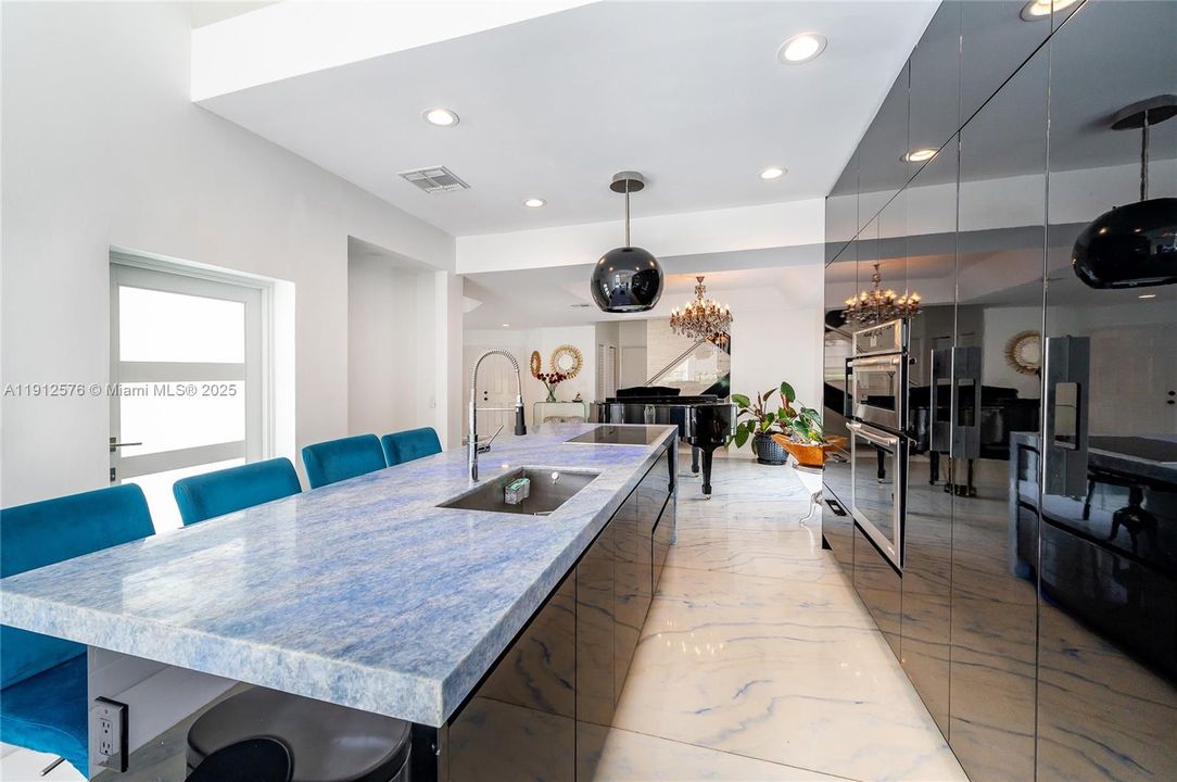 For Rent: $6,590 (4 beds, 2 baths, 2675 Square Feet)