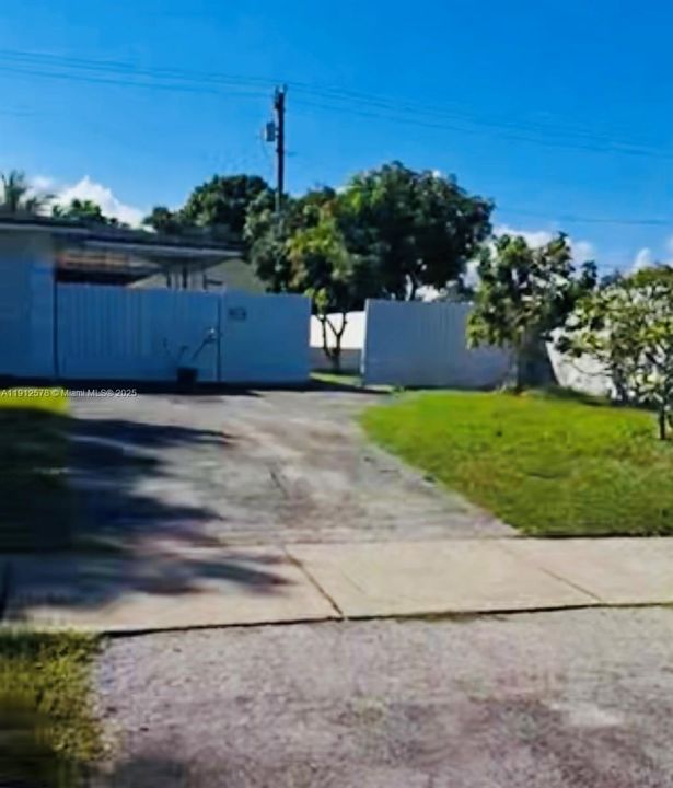 For Rent: $1,800 (1 beds, 1 baths, 1404 Square Feet)