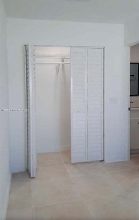 For Rent: $1,800 (1 beds, 1 baths, 1404 Square Feet)