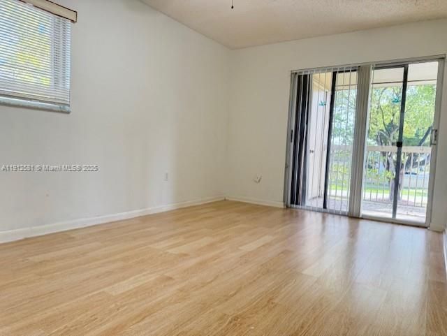 Activo con contrato: $2,500 (2 camas, 2 baños, 926 Pies cuadrados)