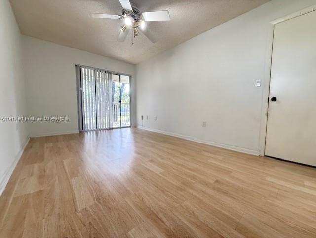 Activo con contrato: $2,500 (2 camas, 2 baños, 926 Pies cuadrados)