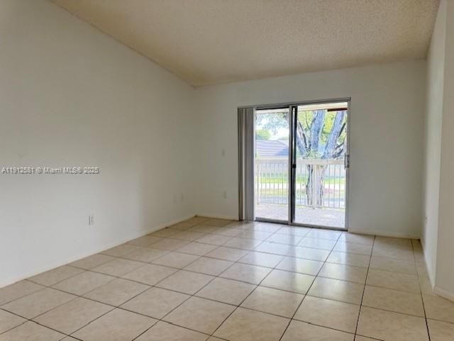 Activo con contrato: $2,500 (2 camas, 2 baños, 926 Pies cuadrados)