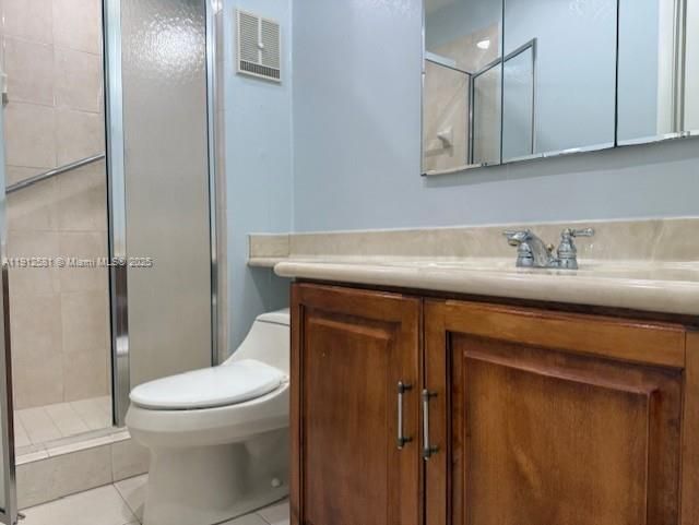 Activo con contrato: $2,500 (2 camas, 2 baños, 926 Pies cuadrados)