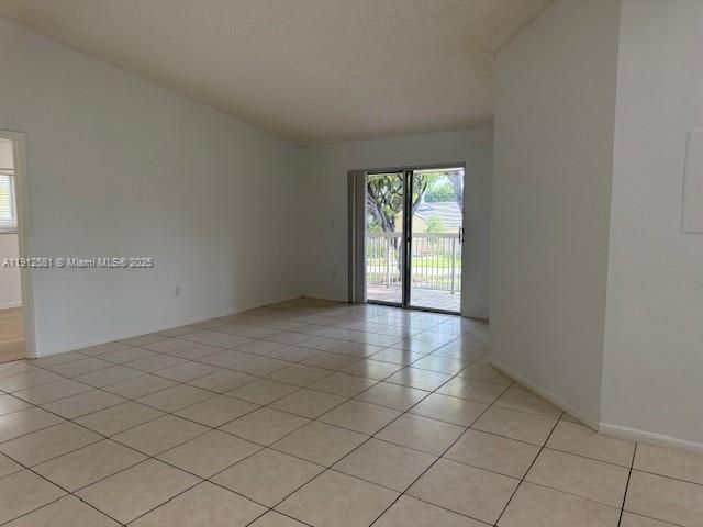 Activo con contrato: $2,500 (2 camas, 2 baños, 926 Pies cuadrados)