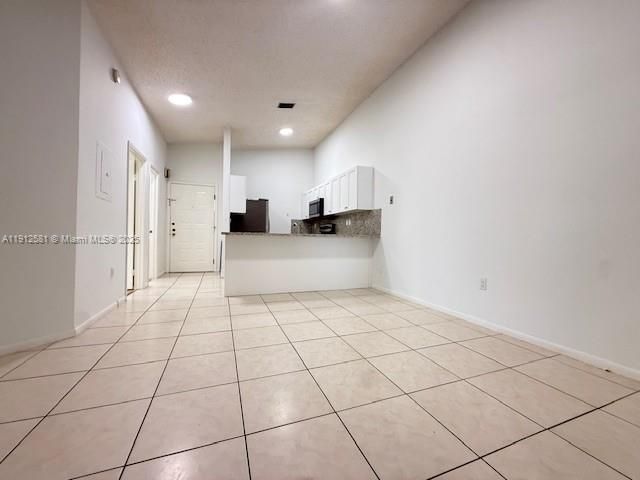 Activo con contrato: $2,500 (2 camas, 2 baños, 926 Pies cuadrados)