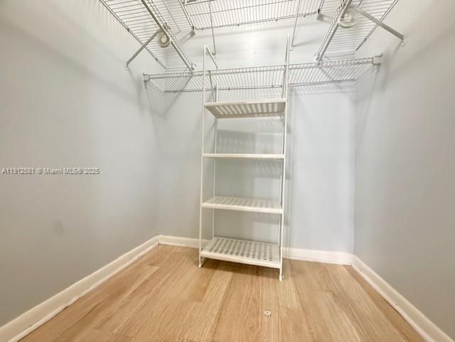 Activo con contrato: $2,500 (2 camas, 2 baños, 926 Pies cuadrados)