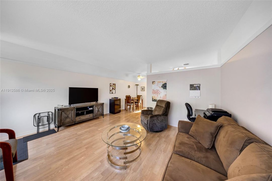 待售: $109,500 (1 贝兹, 1 浴室, 625 平方英尺)