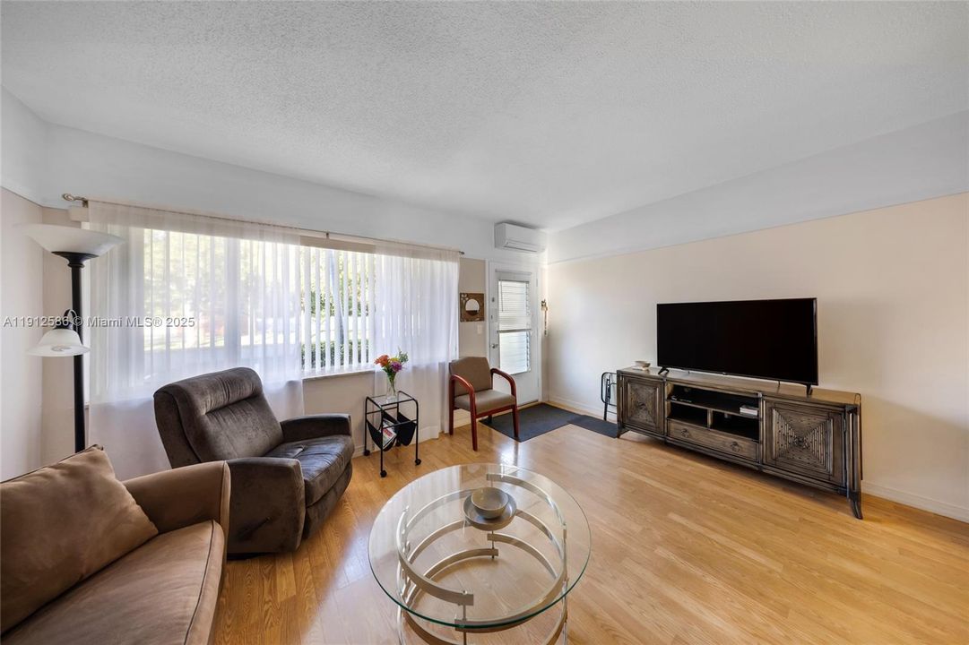 待售: $109,500 (1 贝兹, 1 浴室, 625 平方英尺)