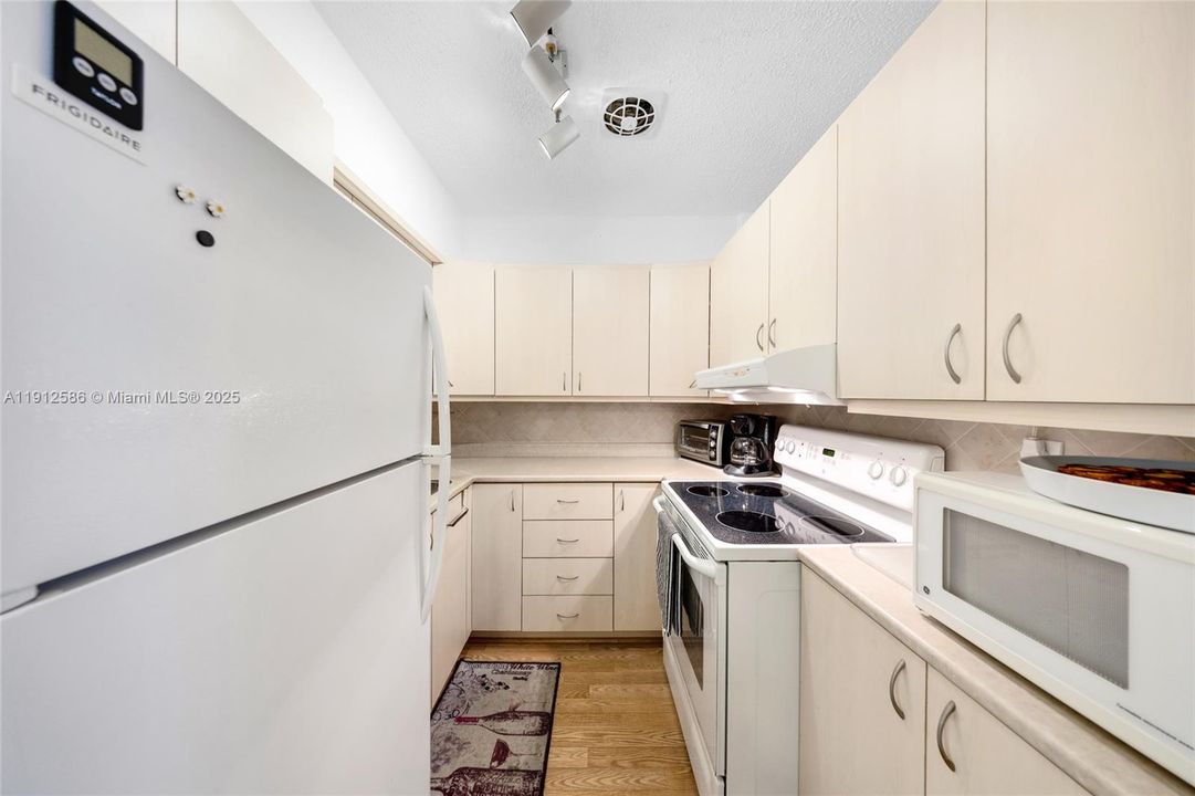 待售: $109,500 (1 贝兹, 1 浴室, 625 平方英尺)