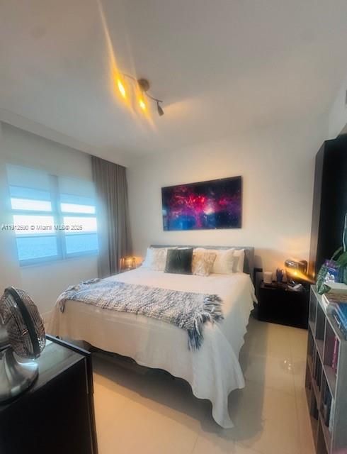 For Sale: $639,900 (1 beds, 2 baths, 824 Square Feet)