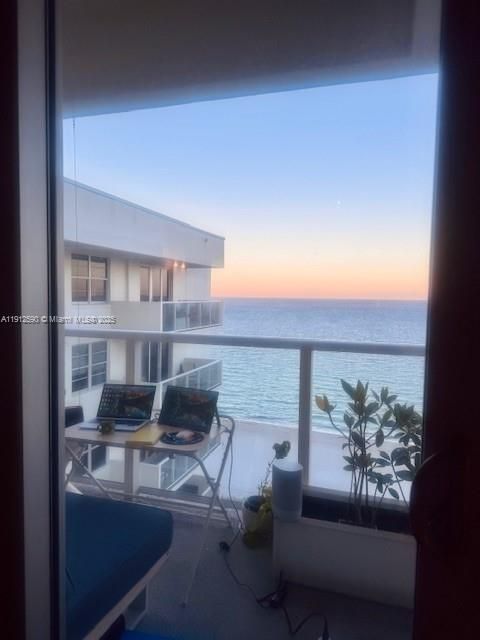 For Sale: $639,900 (1 beds, 2 baths, 824 Square Feet)