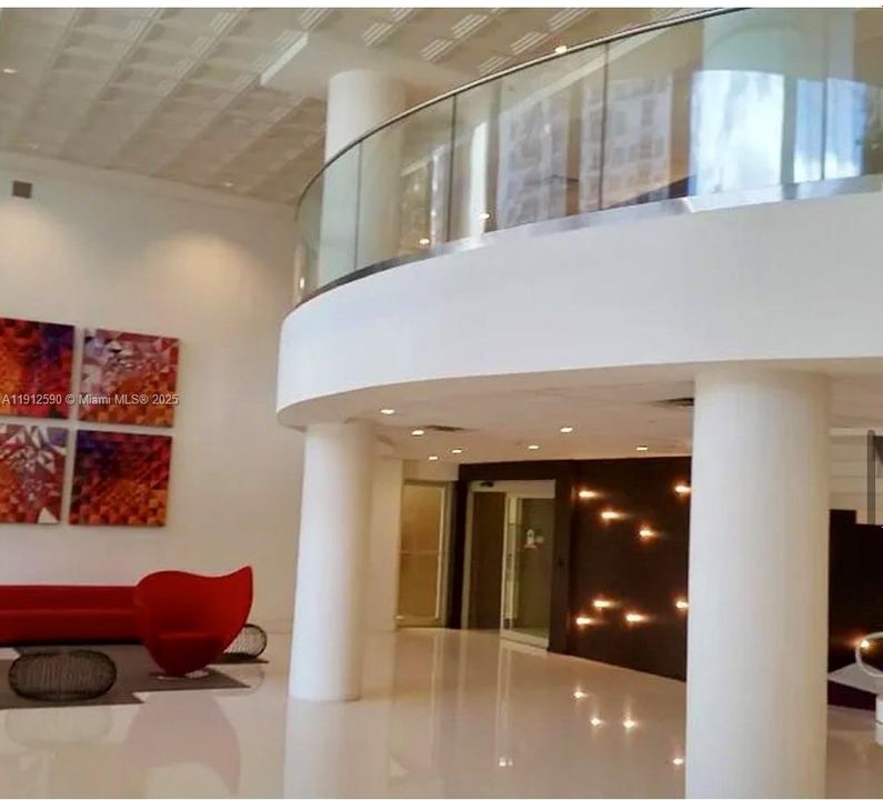 For Sale: $639,900 (1 beds, 2 baths, 824 Square Feet)