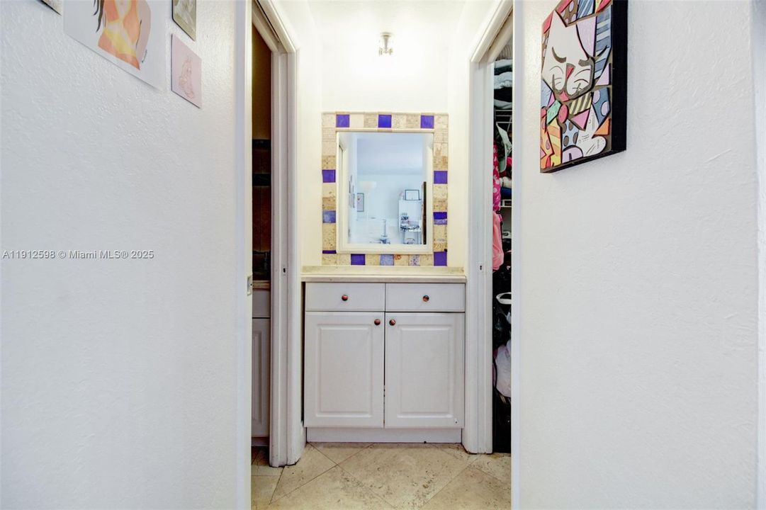 На продажу: $299,900 (3 спален, 2 ванн, 1700 Квадратных фут)