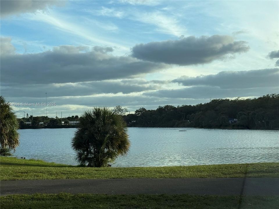 На продажу: $299,900 (3 спален, 2 ванн, 1700 Квадратных фут)