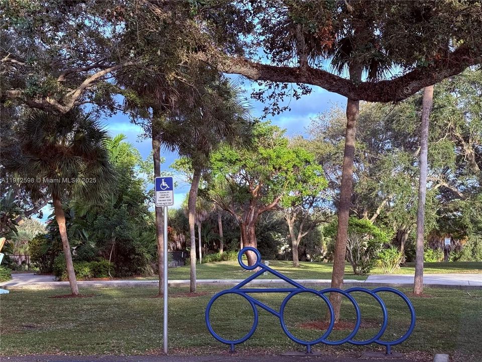 На продажу: $299,900 (3 спален, 2 ванн, 1700 Квадратных фут)